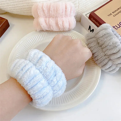 Sicily DIY Wrist Washing Belt Set featuring adjustable straps and soft material for comfortable use during washing tasks.