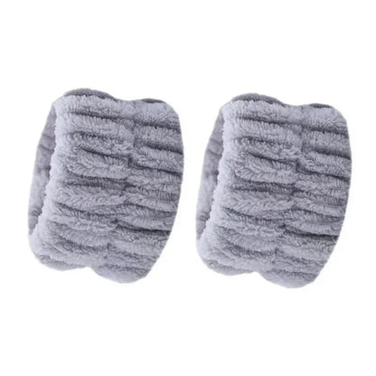 Wrist washing belt set featuring adjustable straps and durable fabric, ideal for hands-free washing tasks.